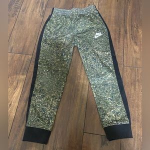 Green camo Nike pants boys size 6
